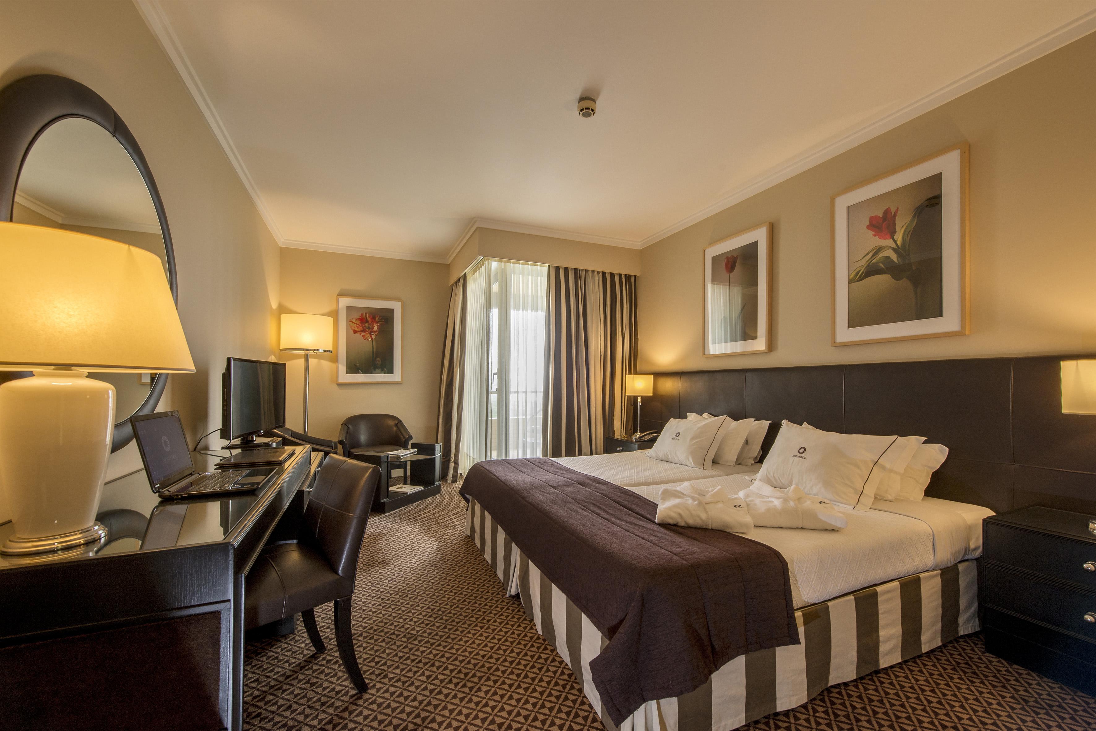 Hotel Solverde Spa And Wellness Center Вила-Нова-ди-Гая Экстерьер фото A room at the hotel