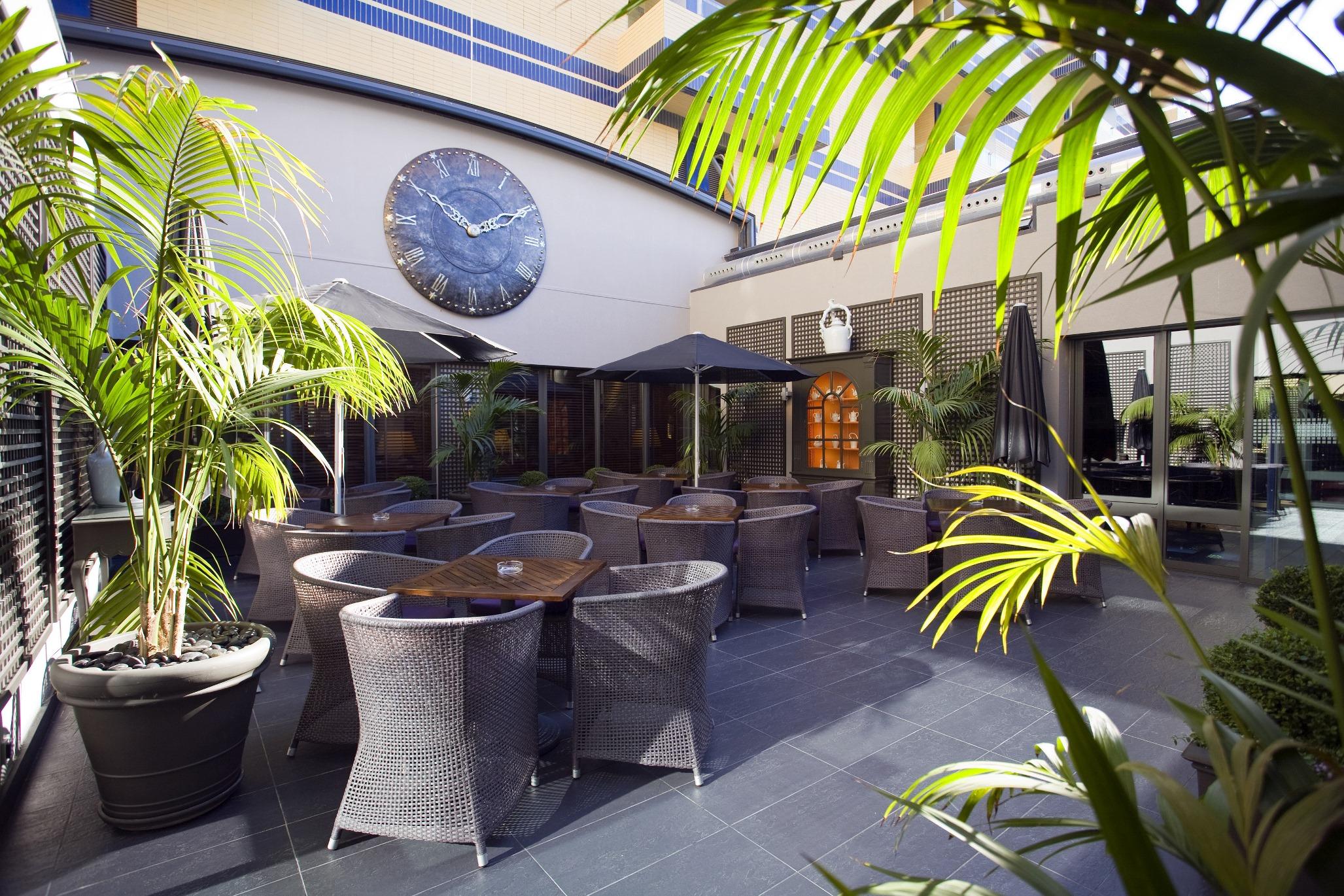 Hotel Solverde Spa And Wellness Center Вила-Нова-ди-Гая Ресторан фото The courtyard at the hotel