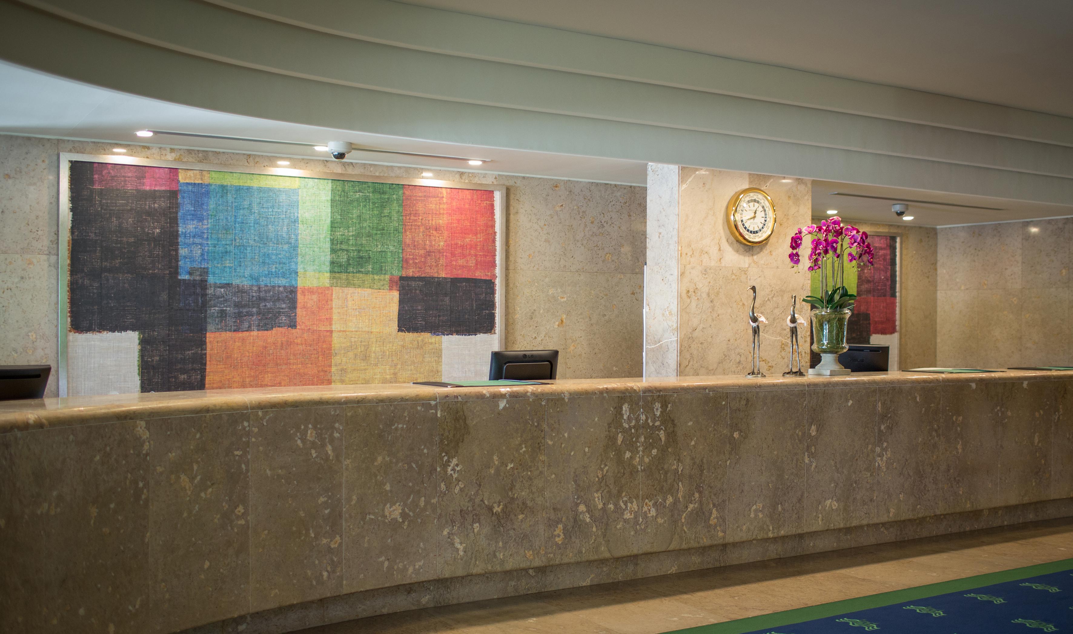 Hotel Solverde Spa And Wellness Center Вила-Нова-ди-Гая Экстерьер фото Reception desk at the hotel