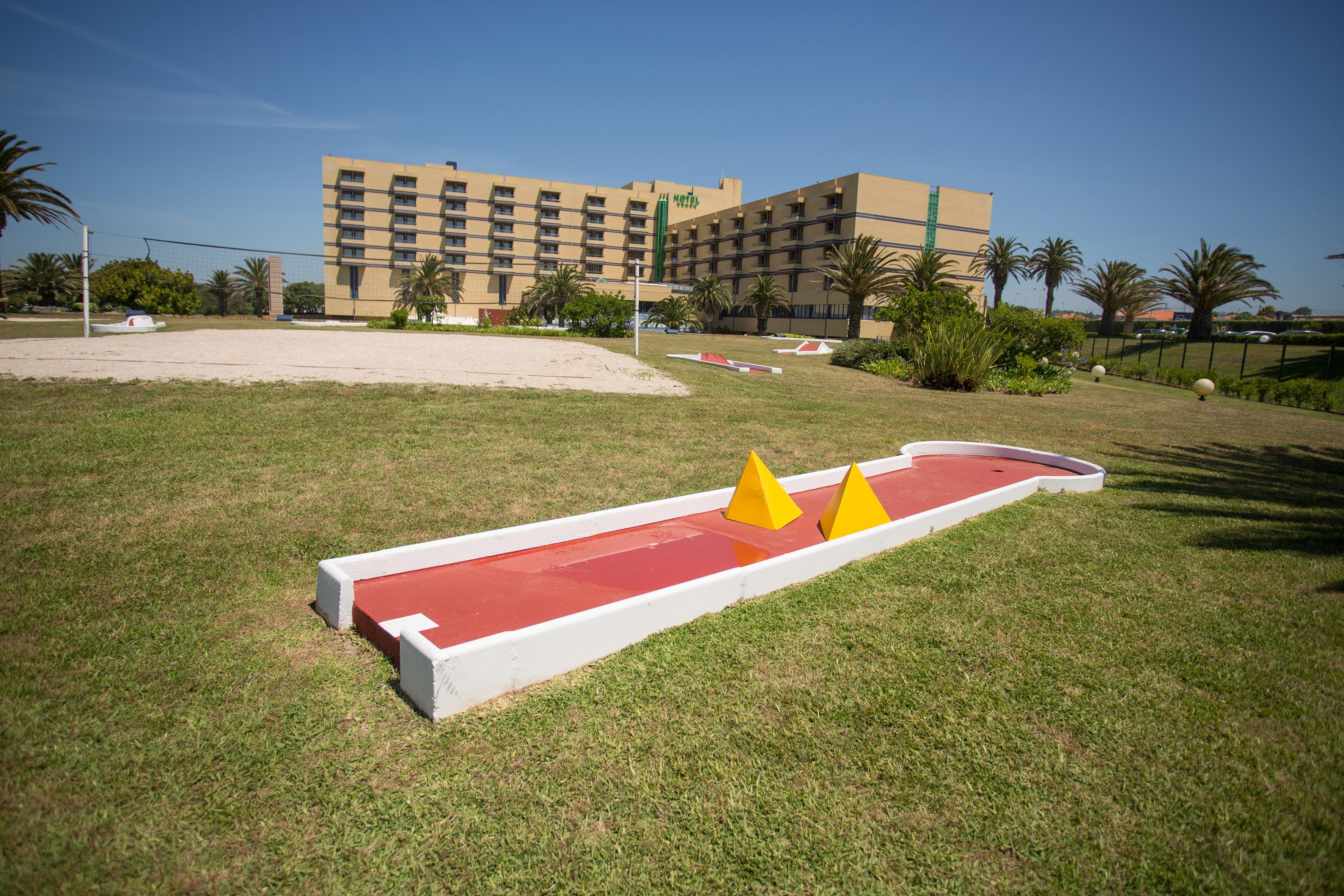 Hotel Solverde Spa And Wellness Center Вила-Нова-ди-Гая Экстерьер фото A mini golf course in Spain