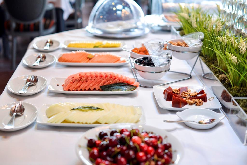 Hotel Solverde Spa And Wellness Center Вила-Нова-ди-Гая Экстерьер фото A fruit salad