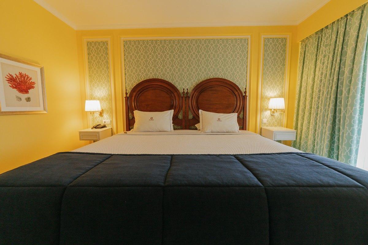 Hotel Solverde Spa And Wellness Center Вила-Нова-ди-Гая Экстерьер фото A bedroom at the Disney's Beach Club Villas