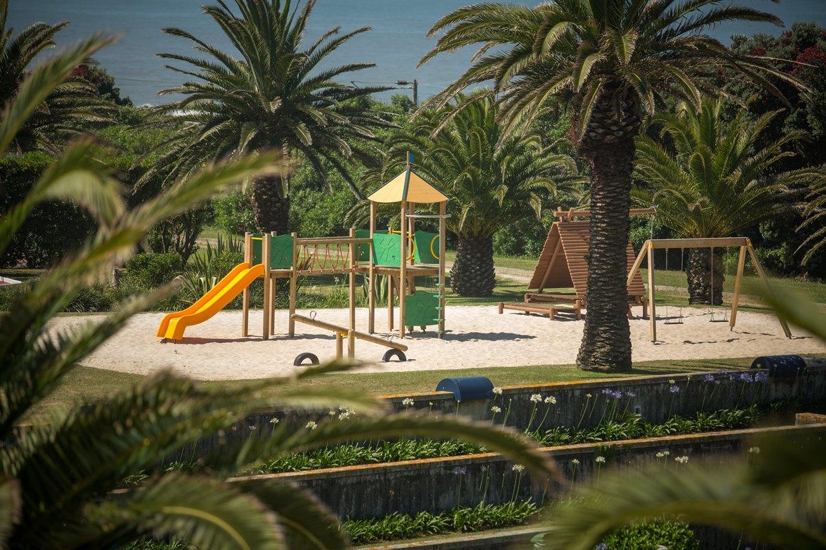 Hotel Solverde Spa And Wellness Center Вила-Нова-ди-Гая Экстерьер фото Playground in the park