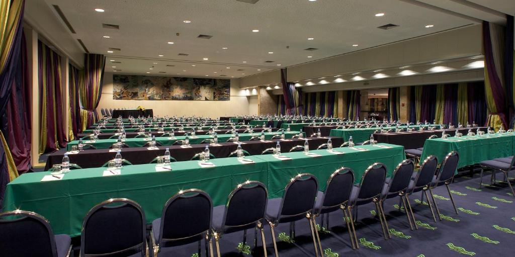 Hotel Solverde Spa And Wellness Center Вила-Нова-ди-Гая Удобства фото The conference room of the European Economic and Social Committee