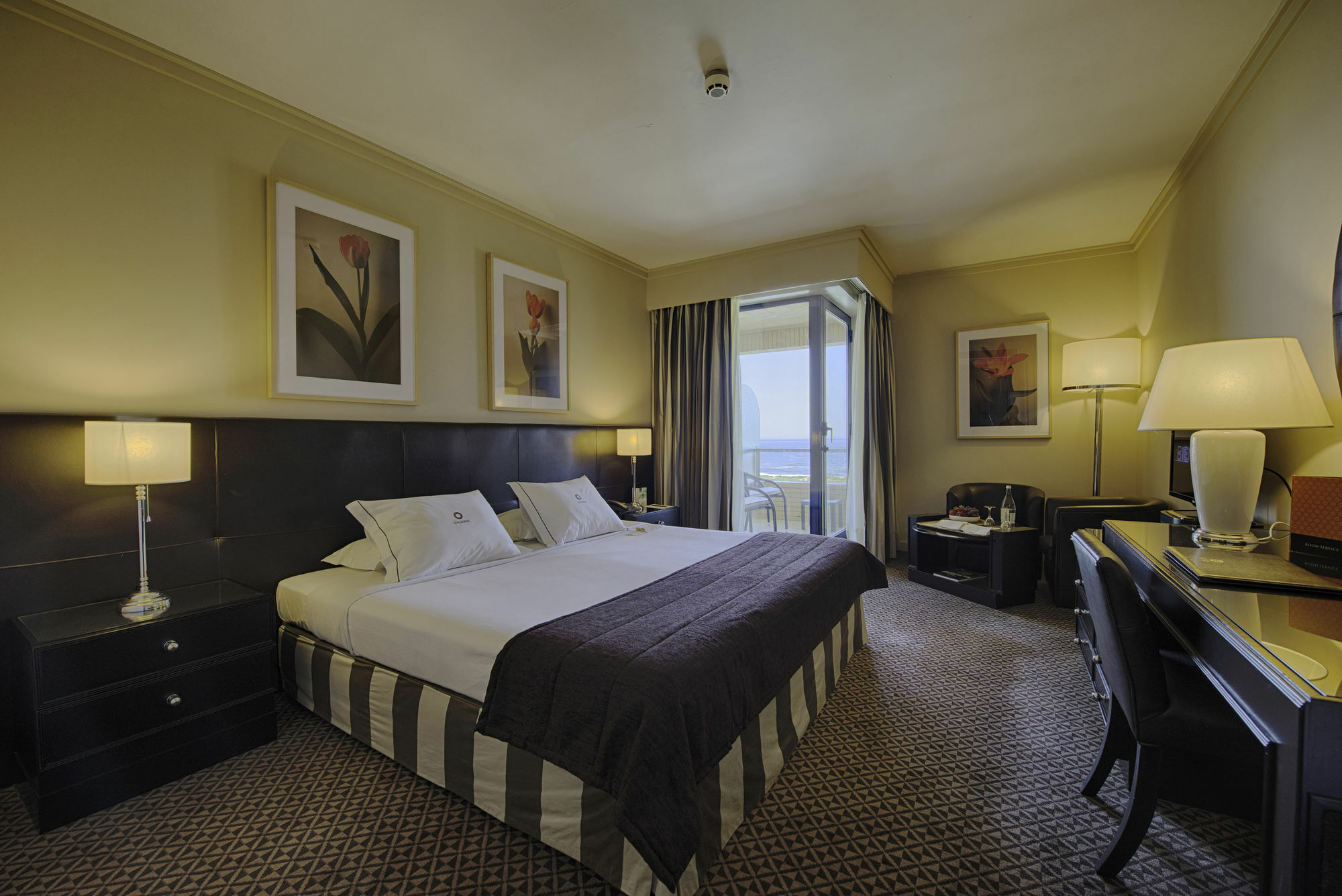 Hotel Solverde Spa And Wellness Center Вила-Нова-ди-Гая Экстерьер фото A room at the hotel